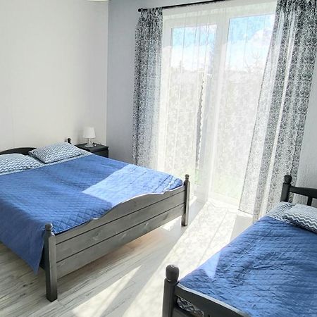 Emada- Pokoje Goscinne I Studia Ostrowo  Oda fotoğraf