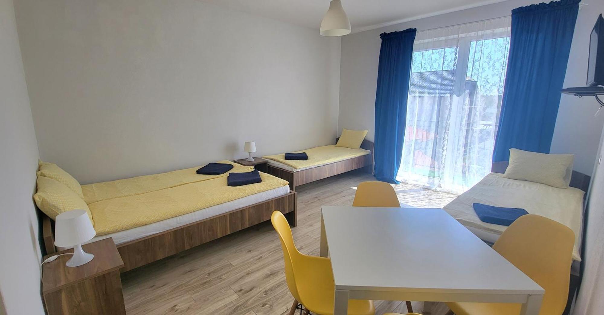 Emada- Pokoje Goscinne I Studia Ostrowo  Oda fotoğraf