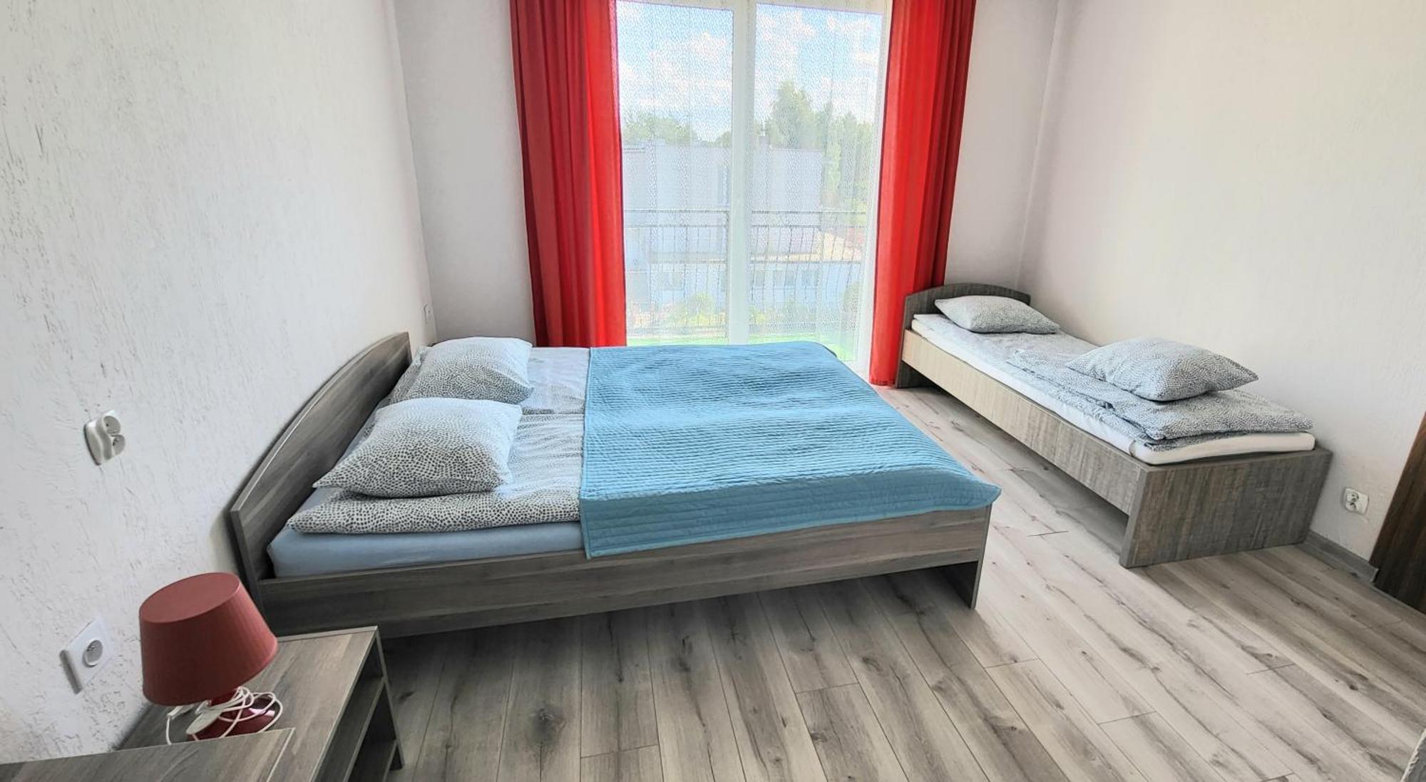 Emada- Pokoje Goscinne I Studia Ostrowo  Oda fotoğraf